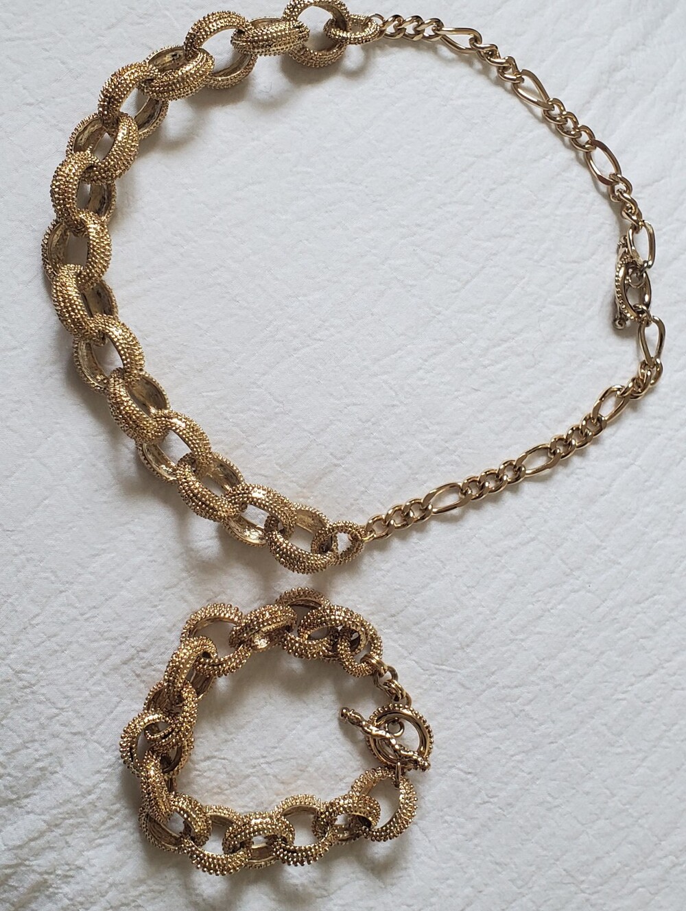 Set Of Gold-tone Textured Chain Link Necklace and Bracelet With Toggle Closure